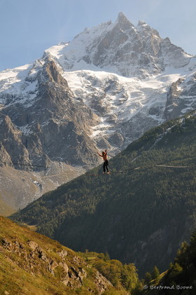 Slackline au Chazelet - La Grave - Hautes Alpes - France