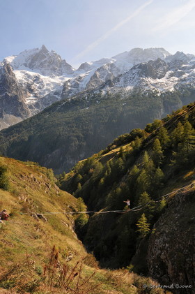 Slackline au Chazelet - La Grave - Hautes Alpes - France