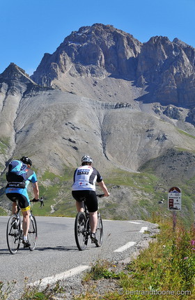 cyclistes au col du Galibier (05)