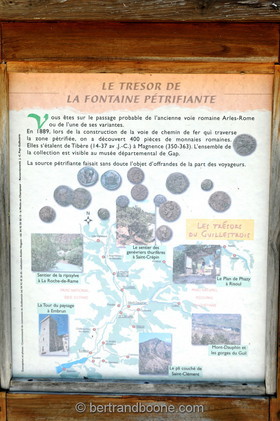 fontaine pétrifiante de Réotier (05) FR