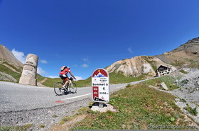 cyclistes au col du Lautaret (05)