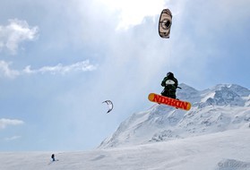 Romain Luppi - Simplon pass - snowkite en Suisse