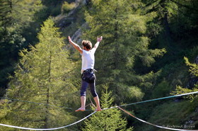 Slackline au Chazelet - La Grave - Hautes Alpes - France