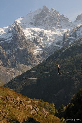 Slackline au Chazelet - La Grave - Hautes Alpes - France