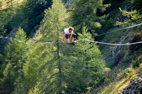 Slackline au Chazelet - La Grave - Hautes Alpes - France