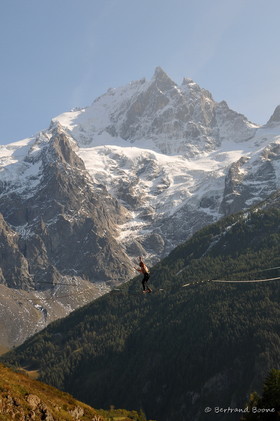 Slackline au Chazelet - La Grave - Hautes Alpes - France